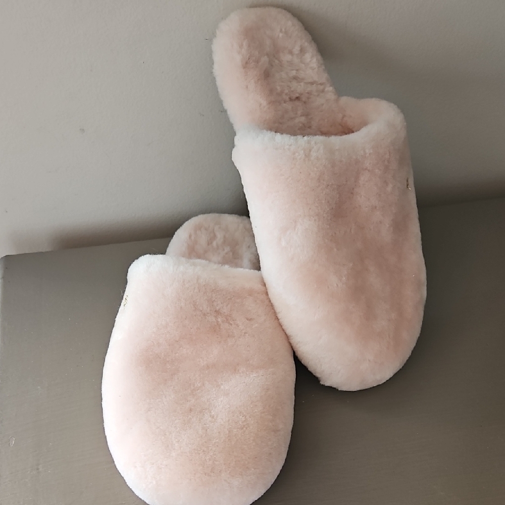 NWOT SENREVE PINK PLUSH AUSTRALIAN SHEARLING SLIPPERS (New $96) sz S
